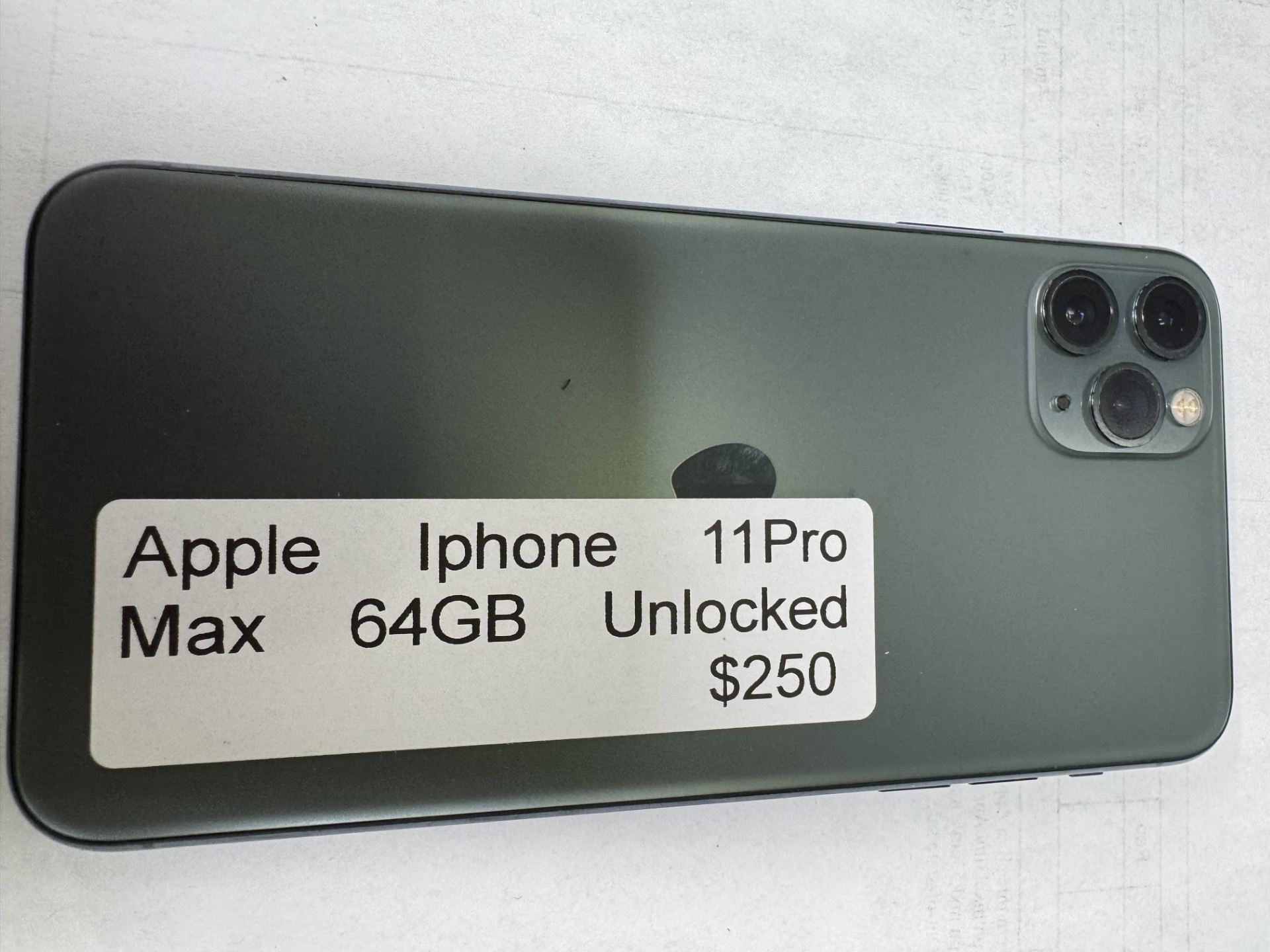 Apple Iphone 11 PRO MAX 64GB Unlocked Works any carrier Tmobile ATT Metro PCS Verizon